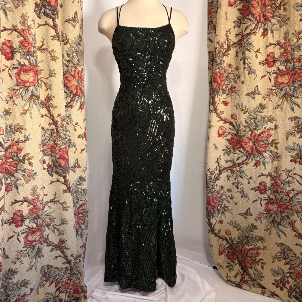 Windsor Stunning Black and Emerald Green Sequin design Formal Maxi Dress Gown